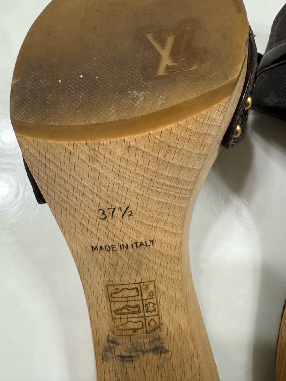 LOUIS VUITTON Monogram Brown Bow Wooden Clog Sandals - Picture 11 of 12